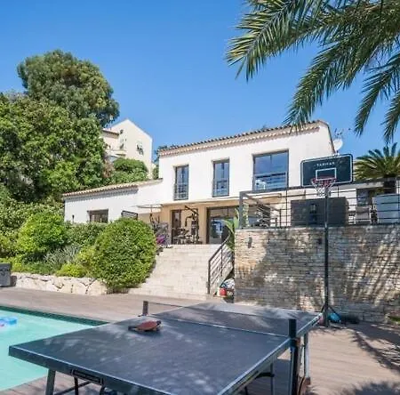Сasa de vacaciones 3 Bedrooms With Private Garden And Pool *
