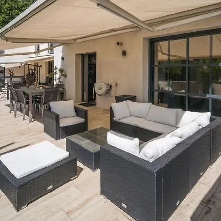 Сasa de vacaciones 3 Bedrooms With Private Garden And Pool *