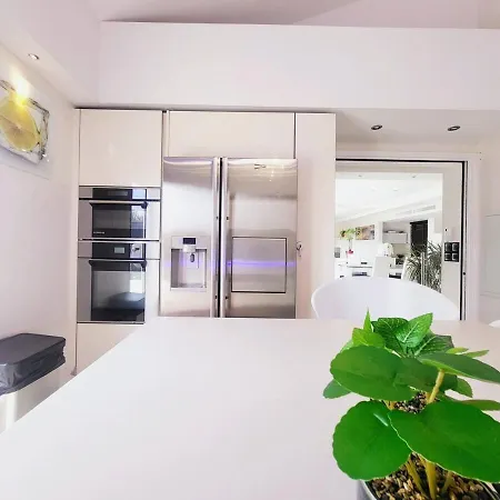 Ferienhaus 3 Bedrooms With Private Garden And Pool *