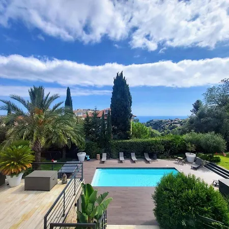 3 Bedrooms With Private Garden And Pool Niza