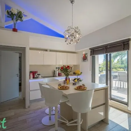 3 Bedrooms With Private Garden And Pool Σπίτι διακοπών