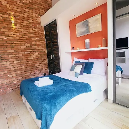Semesterbostad 3 Bedrooms With Private Garden And Pool Nice