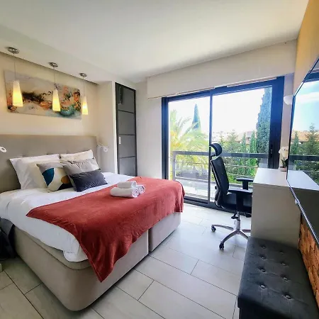 3 Bedrooms With Private Garden And Pool Ferienhaus *