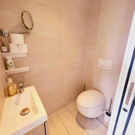 3 Bedrooms With Private Garden And Pool Сasa de vacaciones