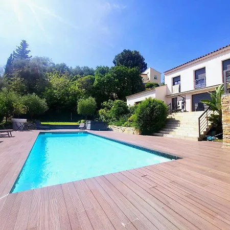 3 Bedrooms With Private Garden And Pool Niza
