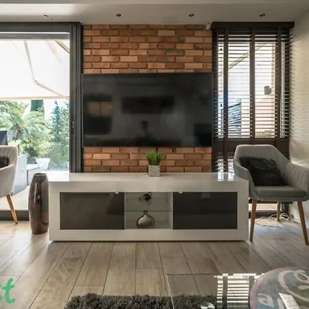 3 Bedrooms With Private Garden And Pool * Niza